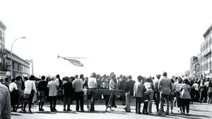 Anni 70 — colori e tensione